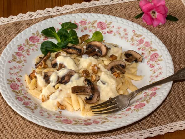 Spätzle aux champignons, crème de Munster au Riesling comme en Alsace