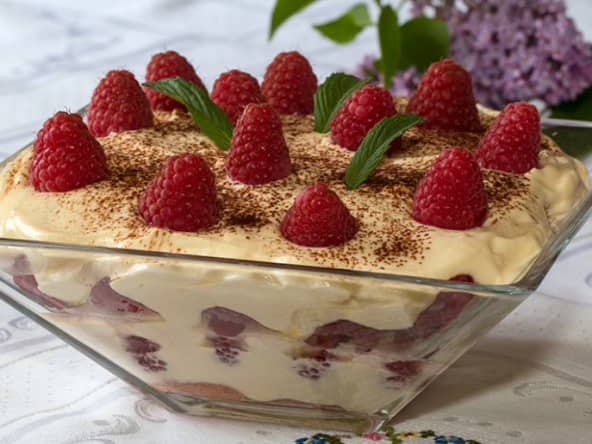 Tiramisu aux biscuits roses et aux framboises