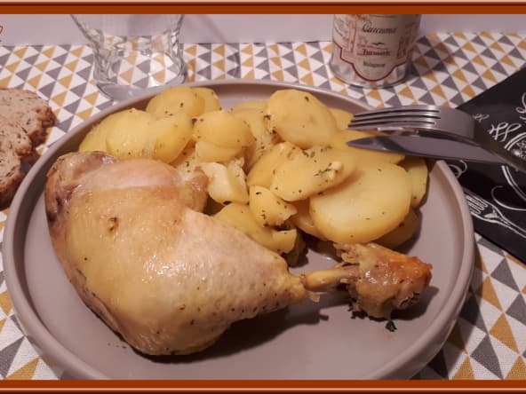 Cuisses de poulet aux pommes de terre à l'ail et persil au cookéo