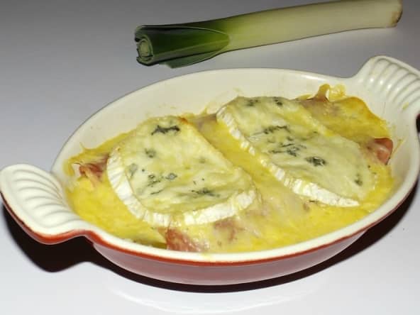 Poireaux au jambon gratinés au Bresse Bleu