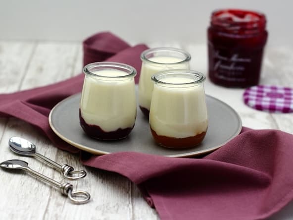 Yaourts onctueux sur fond de confiture