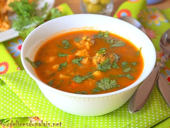 Chorba tunisienne tchicha à la viande hachée : délicieuse et parfumée