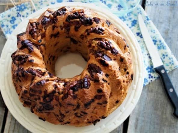 Kougelhopf salé aux lardons noix et oignon rouge