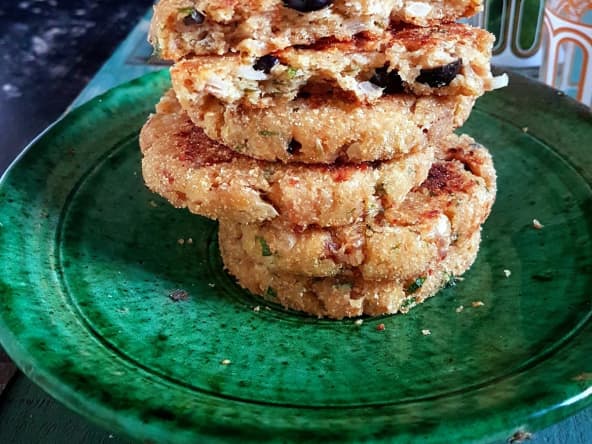 Harcha marocaine à la farine complète, au thon et aux olives