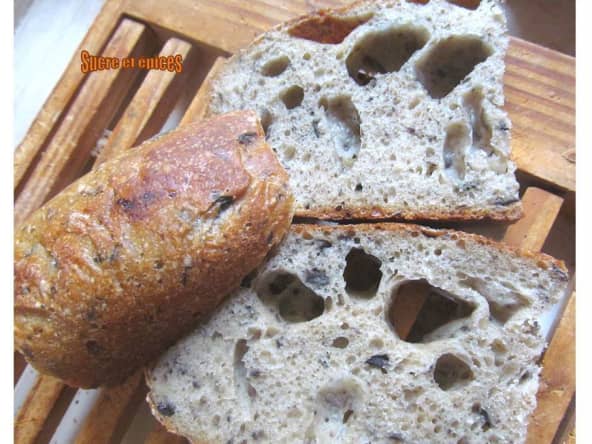 Pain aux olives noires cuit en cocotte