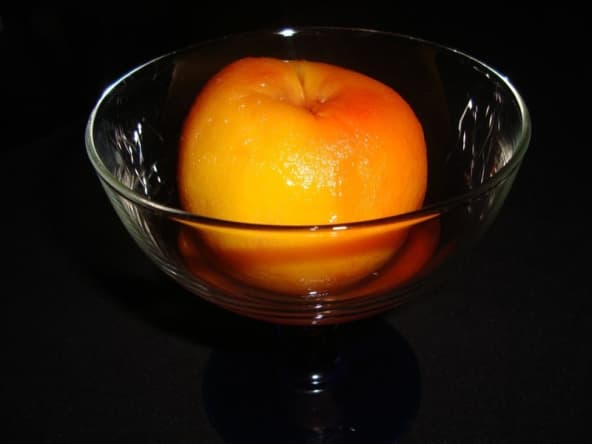 Pêches pochées au sirop