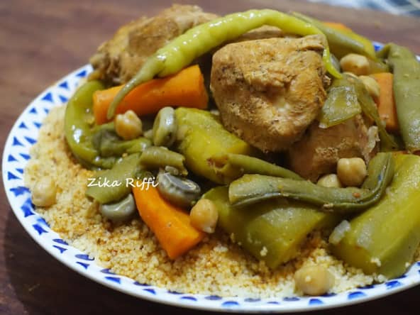 Couskssi bel foul akhder, couscous aux fèves tendres et viande de veau de lait