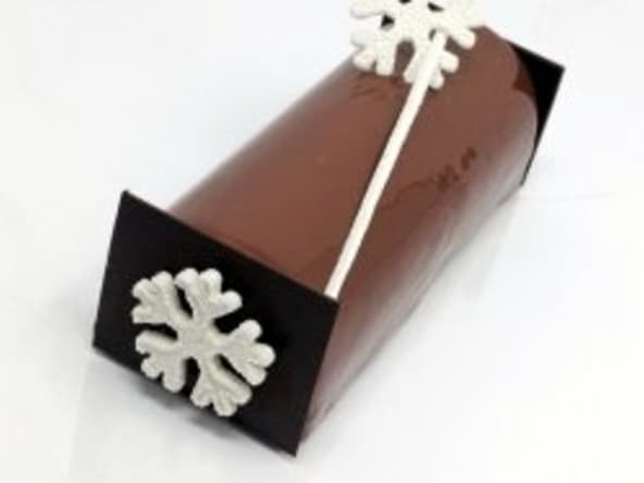 Bûche poire chocolat caramel et biscuit aux noix de Pécan