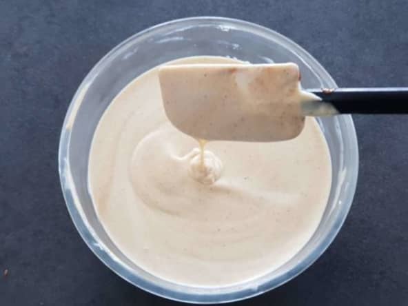 Chantilly au chocolat au lait pour décorer vos gâteaux