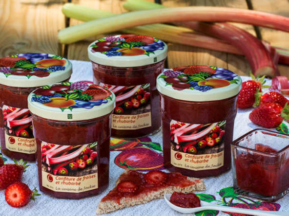 Confiture de fraises et rhubarbe