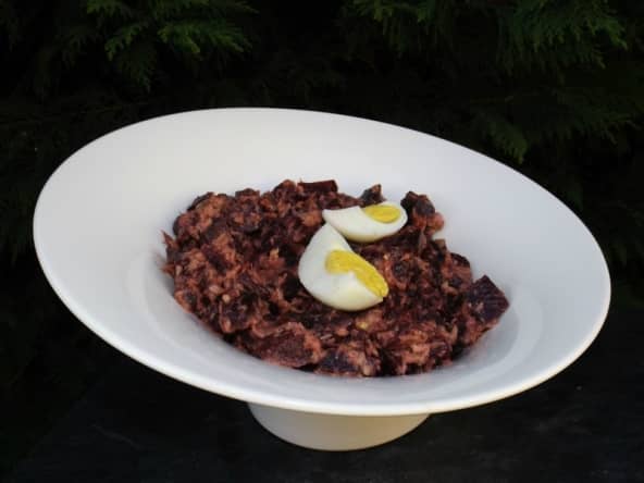 Salade de betterave au thon et aux oeufs