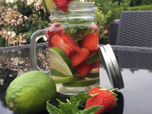 Eau détox fraise citron vert menthe