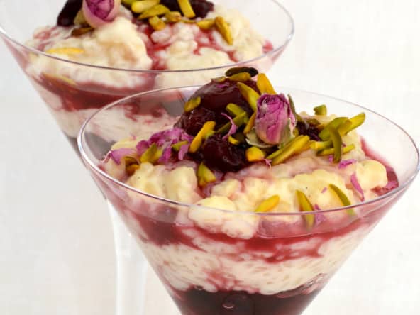 Pudding de riz à la cannelle, compotée de cerises et pistaches d'après Yotam Ottolenghi