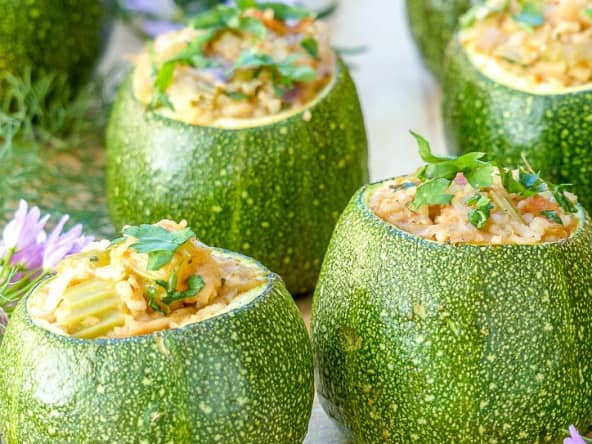 Courgette farcie aux petits légumes et feta (vegan)