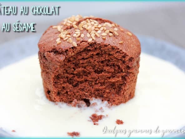 Petit gâteau au chocolat noir et au sésame