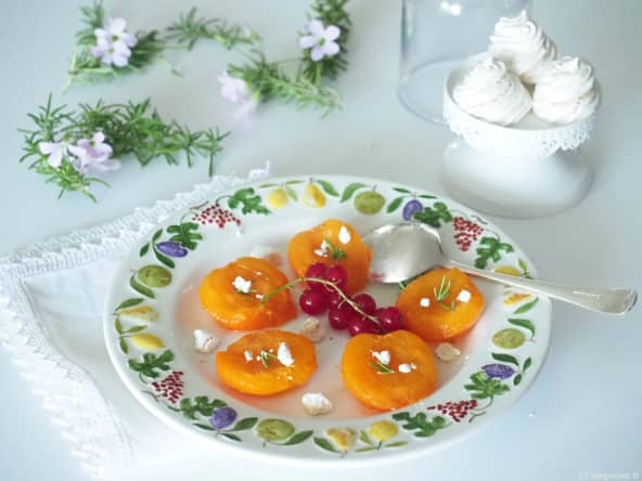 Compote d'abricots frais au romarin à la vapeur douce (Vitaliseur)