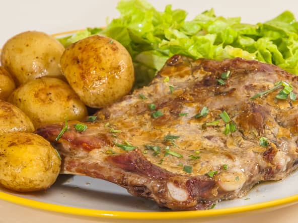 Travers de porc à l'estragon et aux patates nouvelles