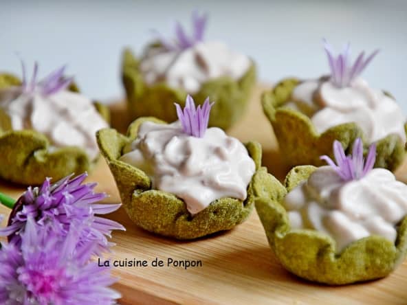 Amuse bouche à la crème de foie de morue fumé au bois de hêtre et moutarde aux salicornes