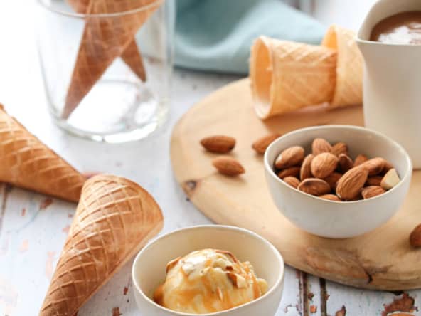 Glace maison légère au lait d'amandes