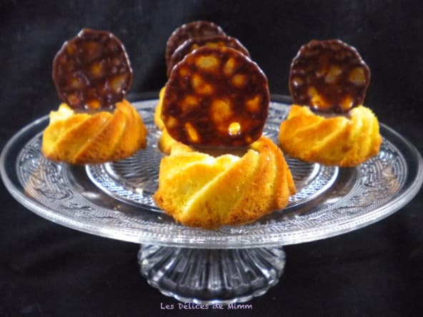 Petits gâteaux au cœur coulant de Carambar et tuiles croquantes
