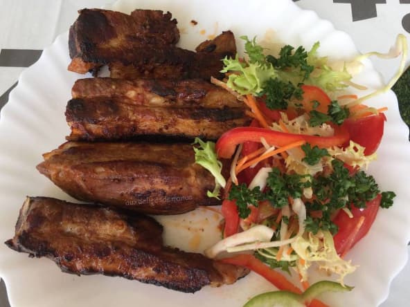 Travers de porc marinés au ketchup et moutarde