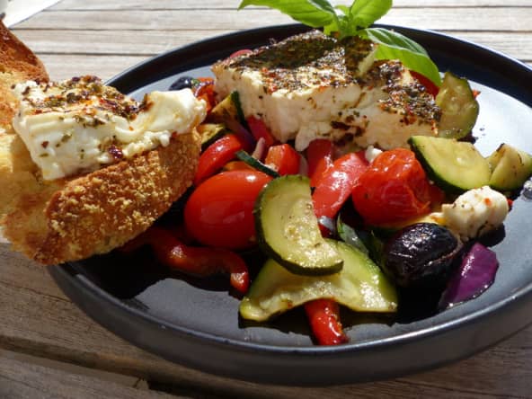 Féta rôtie aux légumes du soleil