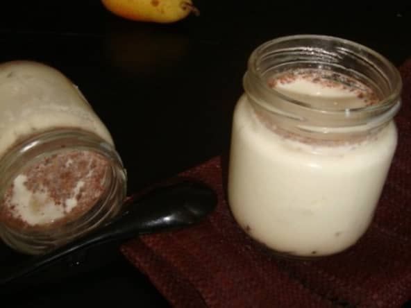 Yaourt aux poires et aux pépites de chocolat