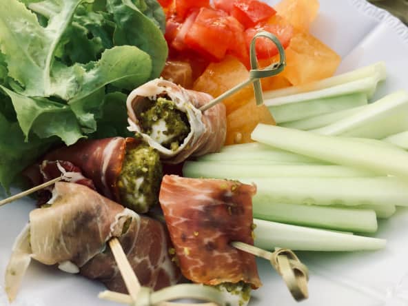 Billes de mozzarella aux éclats de pistache et jambon sec