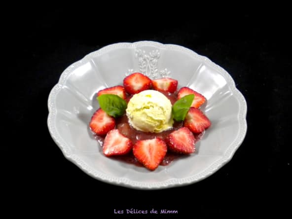 Fraises, rhubarbe et glace vanille