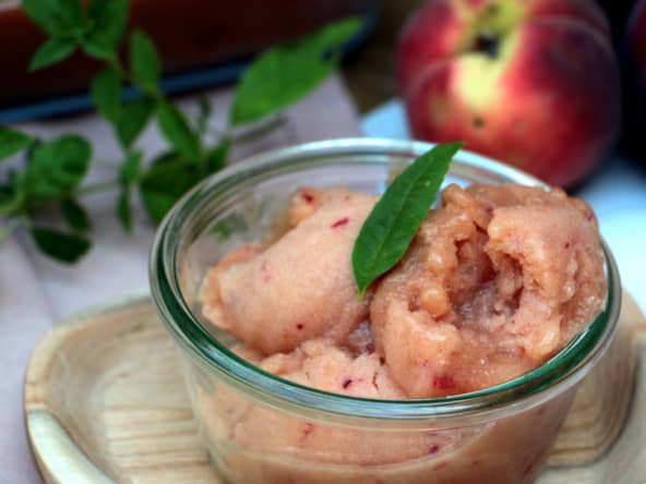 Sorbet à la pêche blanche et à la verveine - à la sorbetière