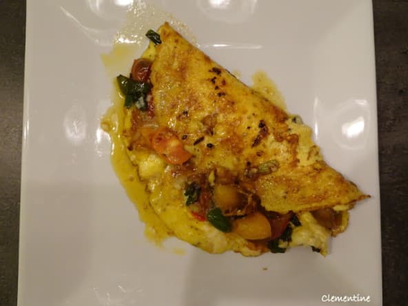 Une omelette pour utiliser les légumes qui dorment dans le frigo