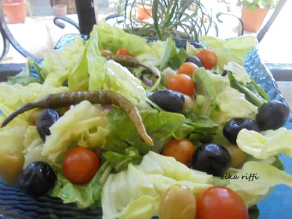 SALADE VERTE AUX TOMATES CERISES