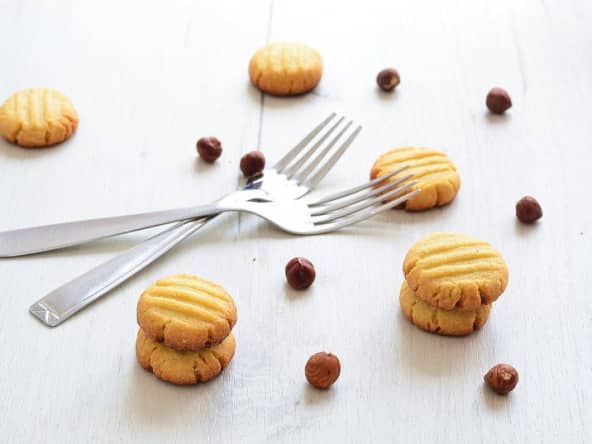 Biscuits faciles aux noisettes et aux jaunes d'oeufs