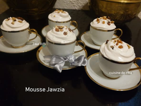 MOUSSE JAWZIA, NOUGAT AUX NOIX A LA CUILLÈRE 