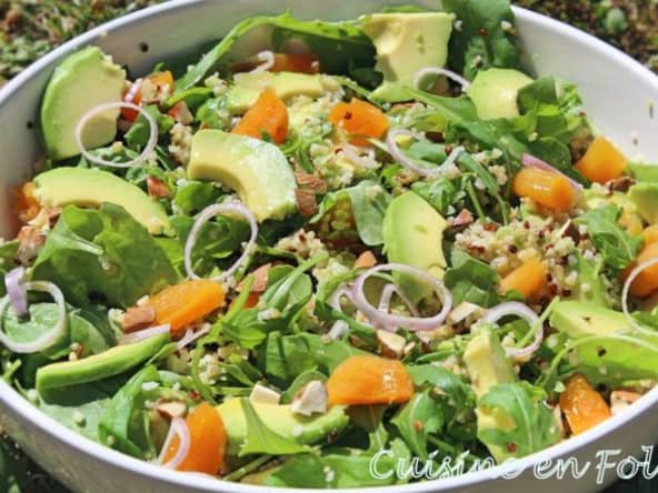 Salade fraîcheur rapide et complète à la roquette, avocat et quinoa au sirop d’érable