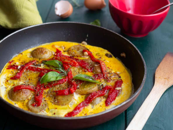 Omelette facile aux pommes de terre et poivrons confits pour un brunch gourmand