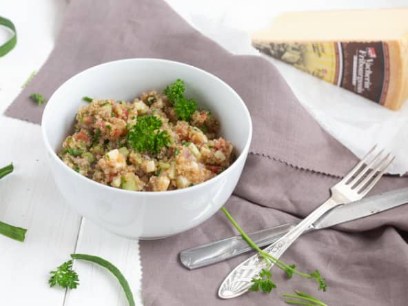 Salade de quinoa au fromage suisse Vacherin Fribourgeois