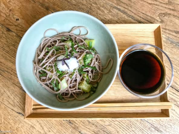Soba à la courgette et au shiso