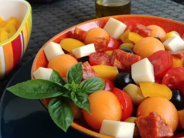 Salade andalouse au fromage de brebis, melon, poivron et chorizo