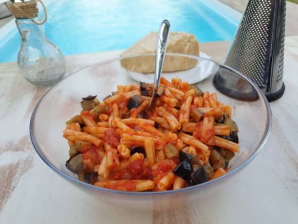 Pâtes à la Norma : des pâtes siciliennes aux aubergines, tomates et ricotta 