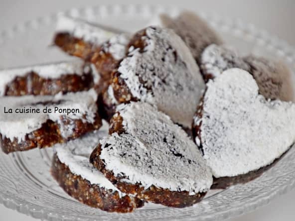 Coeur d'énergie aux pruneaux, amandes, linette et spiruline, vegan