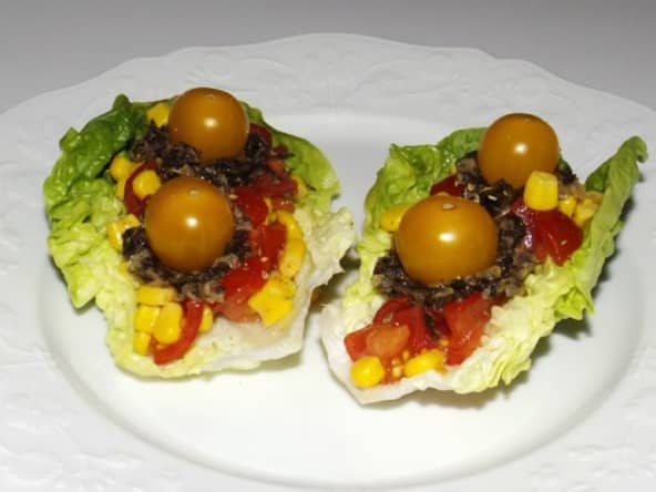Salade de tomates cerises au maïs et au tartare d'algues