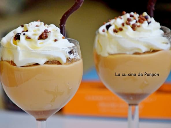 Crème à la confiture de lait Raffolé sur un lit de caramel au beurre salé Raffolé, sans oeuf