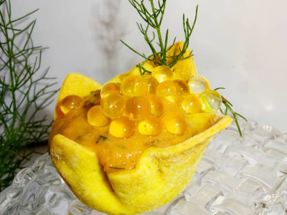 Coupelles Iris à la crème anchois et d'aneth, huile d'olive et perles au jus de citron