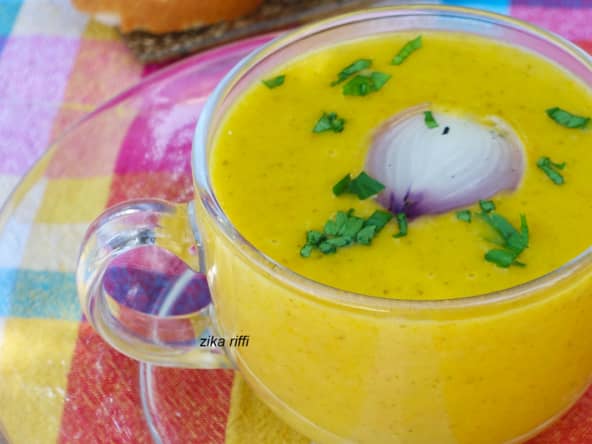 Velouté à l'oignon grillé et potiron