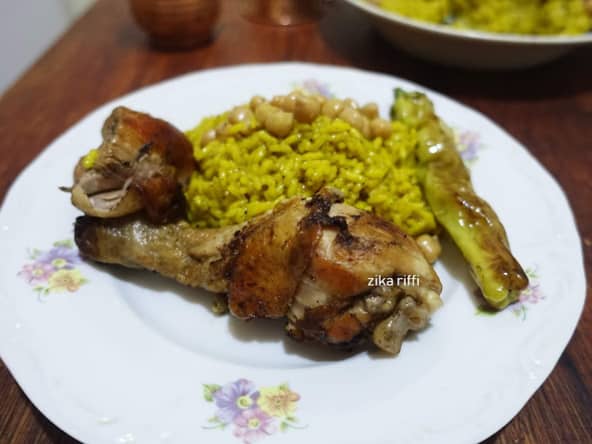 RIZ AU CURRY ET POULET RÔTI AU BEURRE ET A LA POÊLE