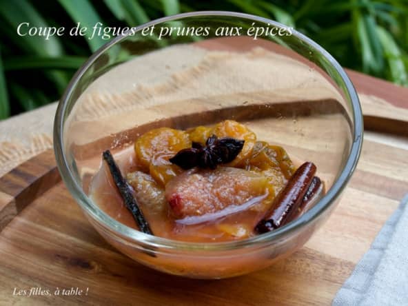Coupe de figues et prunes aux épices