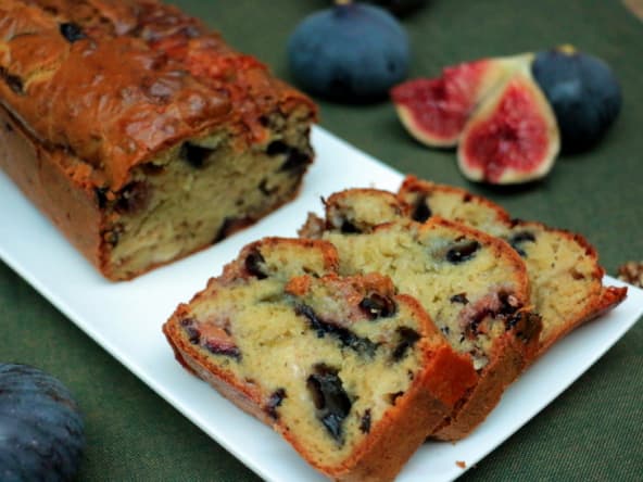 Cake aux figues, bleu et noix