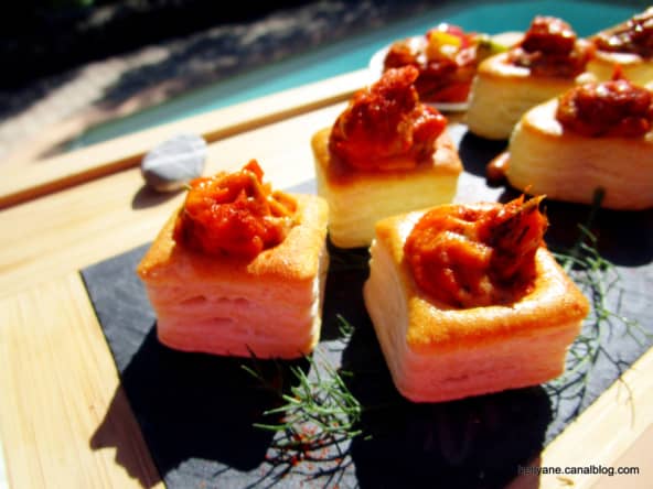 Mini bouchées apéritif sauce aneth / confit de poivrons et piment capsaïne 