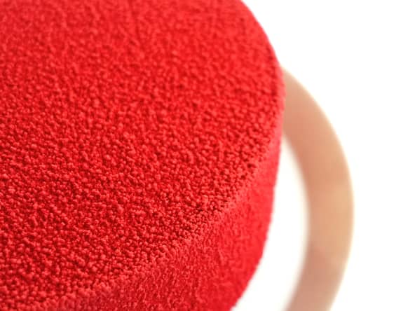 Le flocage : les techniques pour obtenir un effet velours sur entremets et mousses